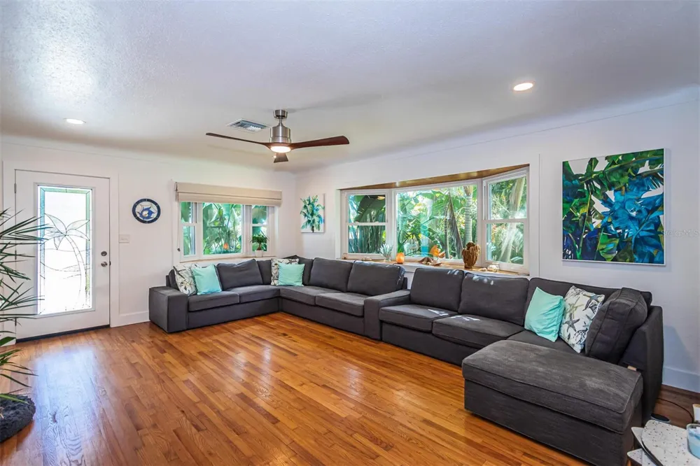 2657 44TH STREET S Gulfport, FL 33711