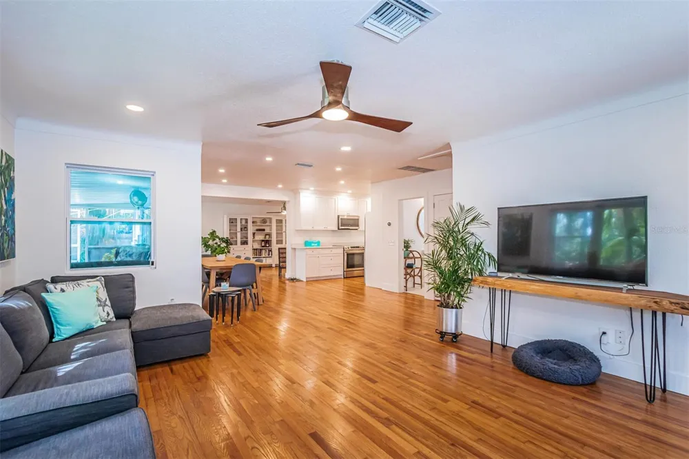 2657 44TH STREET S Gulfport, FL 33711