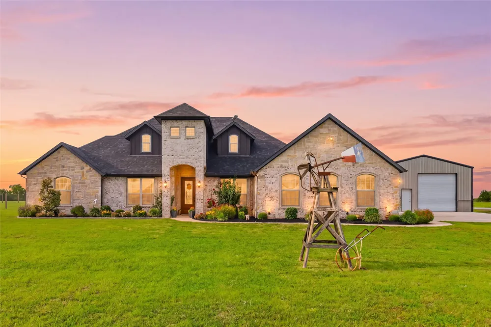 1705 S Fm 1752 Savoy, TX 75479