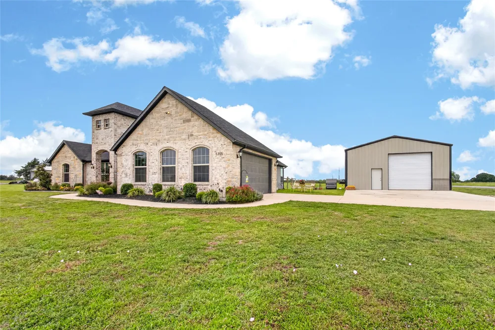 1705 S Fm 1752 Savoy, TX 75479