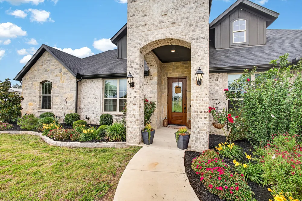 1705 S Fm 1752 Savoy, TX 75479