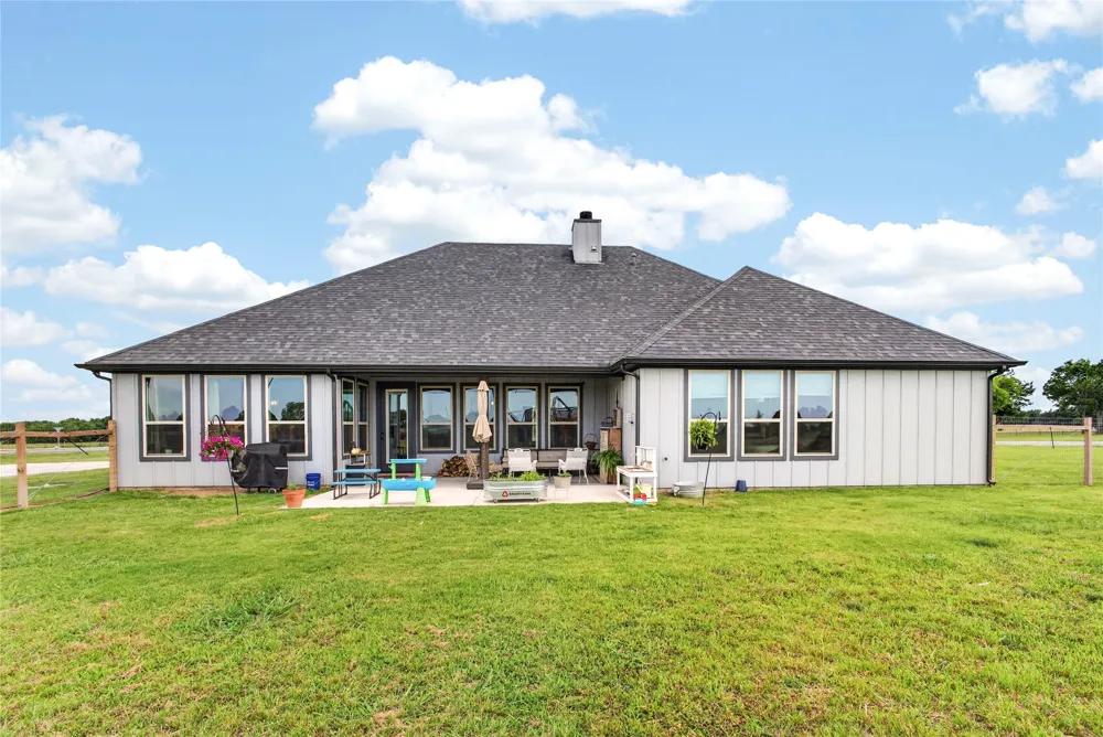 1705 S Fm 1752 Savoy, TX 75479