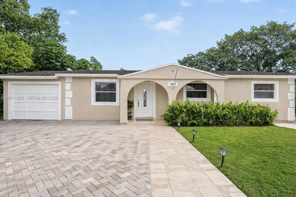 4271 NW 192nd St Miami Gardens, FL 33055