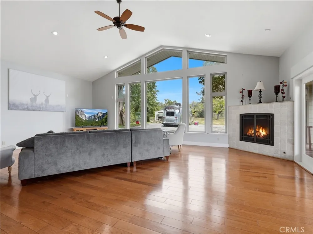 43736 Highway 49 Ahwahnee, CA 93601
