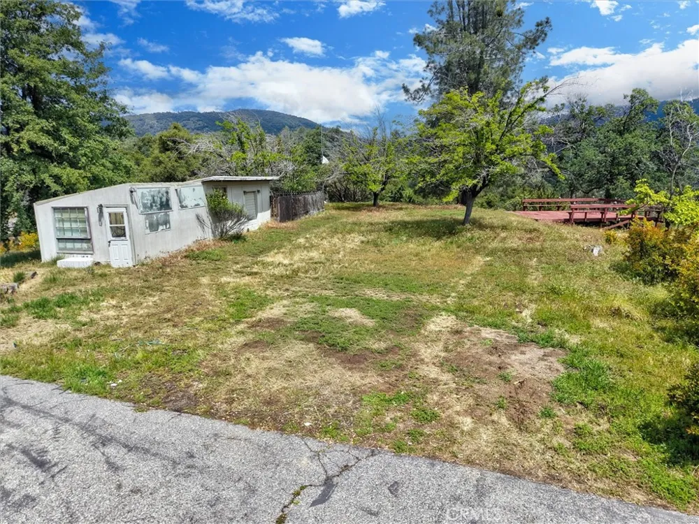 43736 Highway 49 Ahwahnee, CA 93601