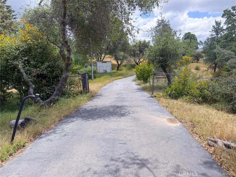 43736 Highway 49 Ahwahnee, CA 93601