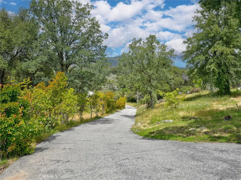 43736 Highway 49 Ahwahnee, CA 93601