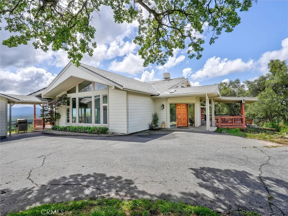 43736 Highway 49 Ahwahnee, CA 93601