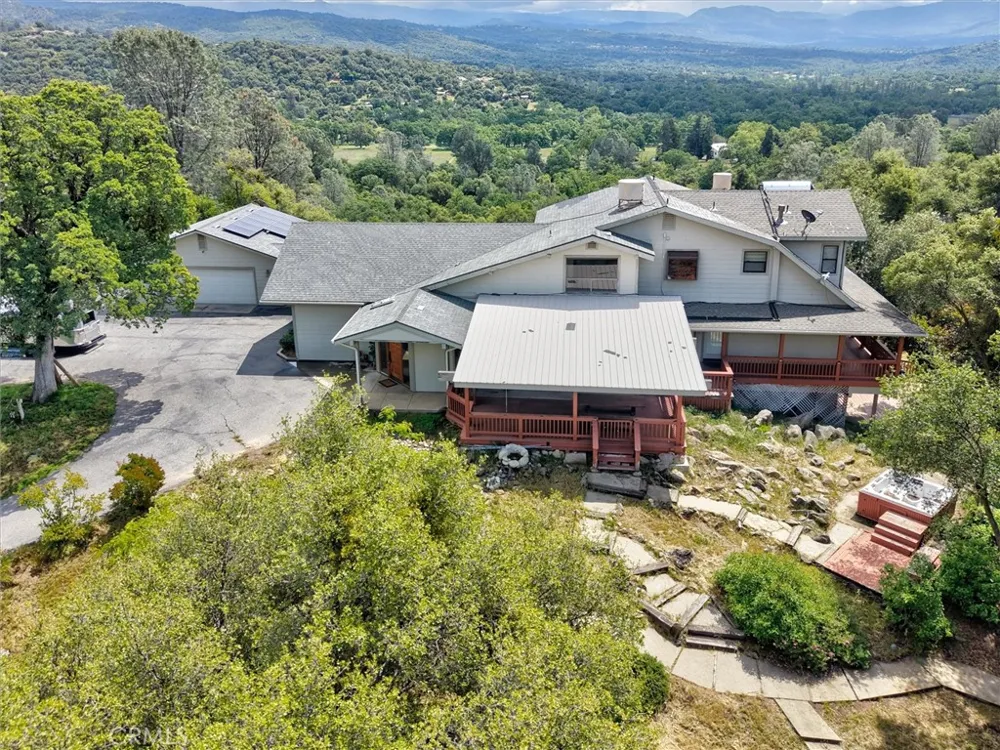 43736 Highway 49 Ahwahnee, CA 93601