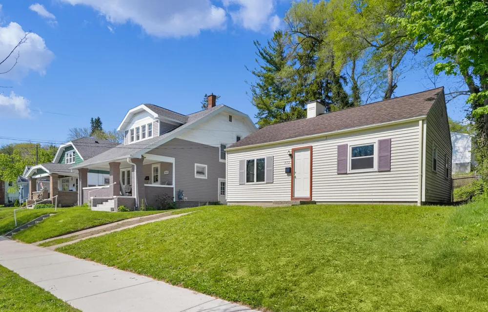 973 Valley Avenue NW Grand Rapids, MI 49504