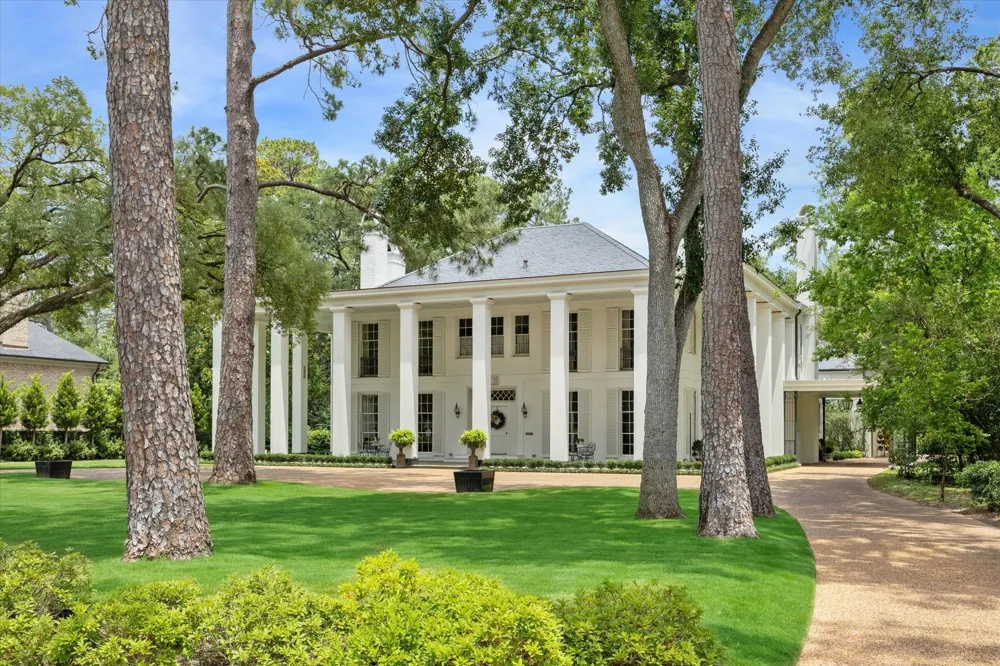 4019 Inverness Drive