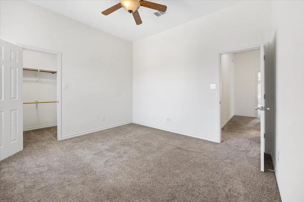 7704 Labrador Drive Arlington, TX 76002