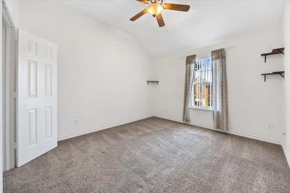 7704 Labrador Drive Arlington, TX 76002