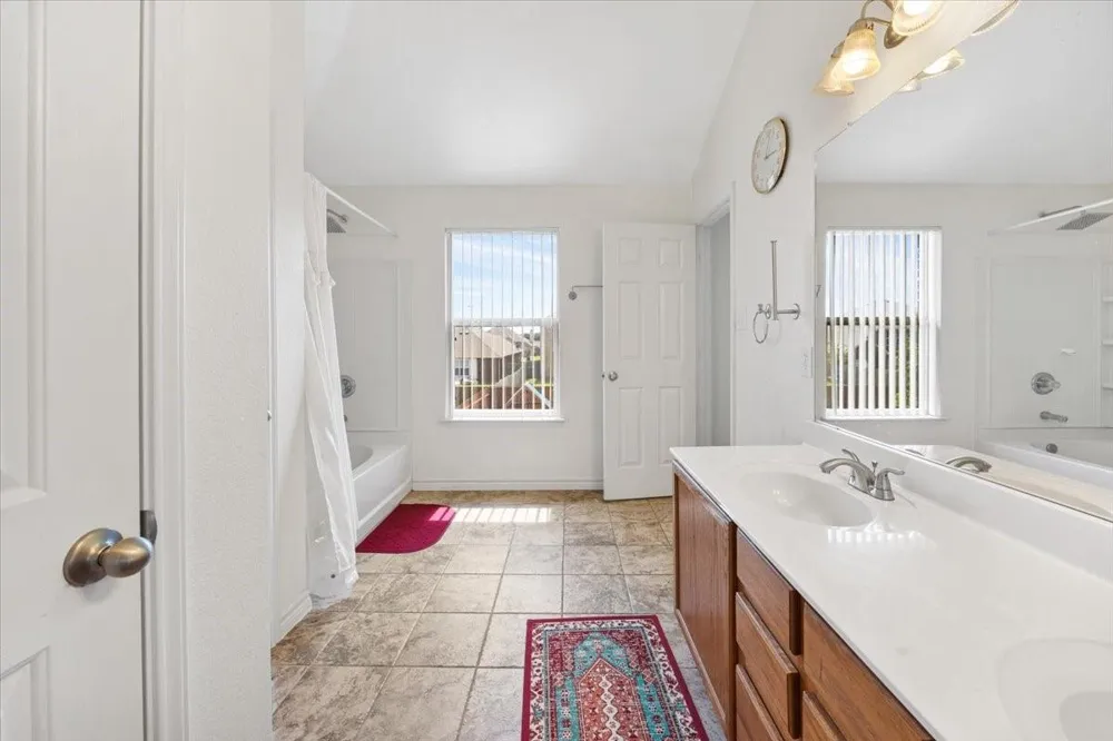 7704 Labrador Drive Arlington, TX 76002