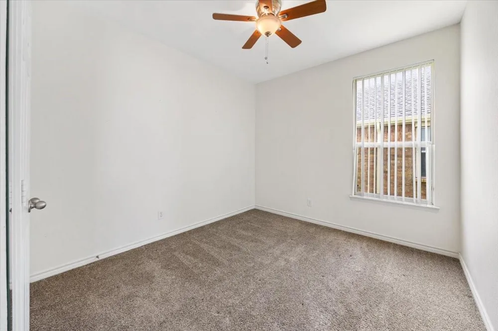 7704 Labrador Drive Arlington, TX 76002