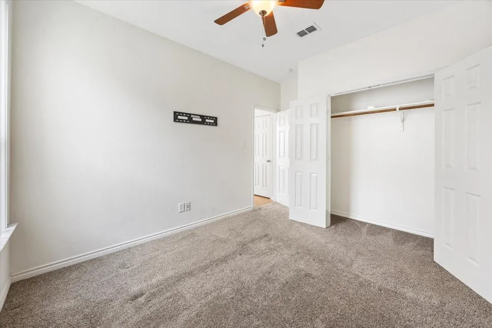 7704 Labrador Drive Arlington, TX 76002