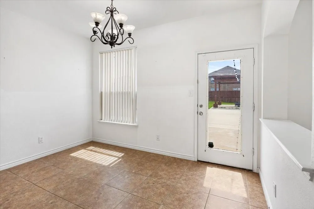 7704 Labrador Drive Arlington, TX 76002