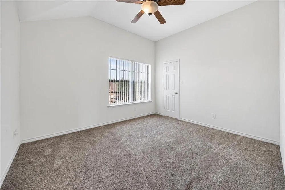 7704 Labrador Drive Arlington, TX 76002