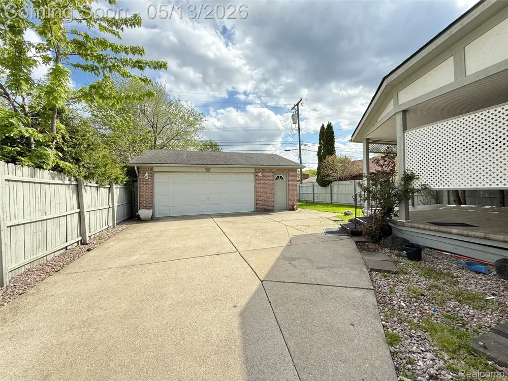 8334 McKinley Center Line City, MI 48015