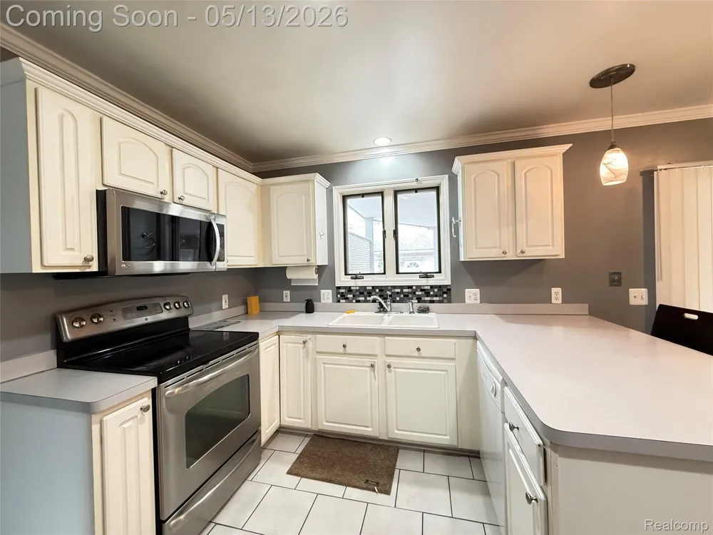 8334 McKinley Center Line City, MI 48015