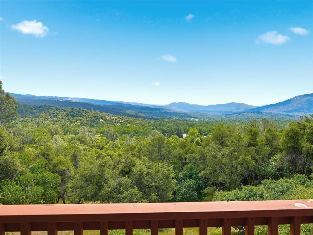 43736 Highway 49 Ahwahnee, CA 93601