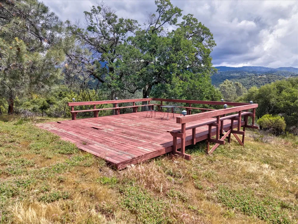 43736 Highway 49 Ahwahnee, CA 93601