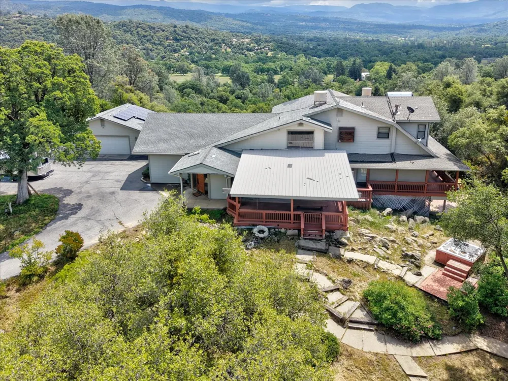 43736 Highway 49 Ahwahnee, CA 93601