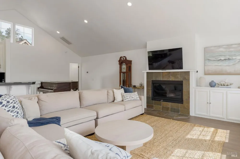 38936 Cypress Way Gualala, CA 95445