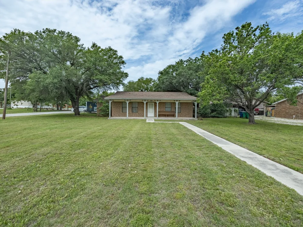 308 Oakwood Street Chico, TX 76431