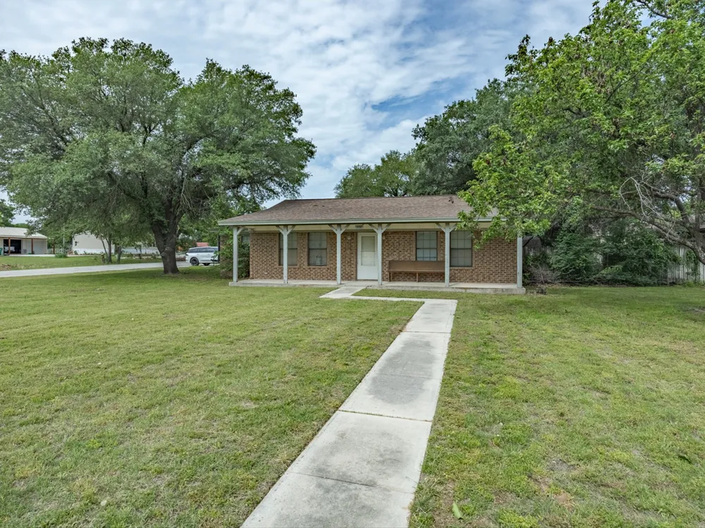 308 Oakwood Street Chico, TX 76431