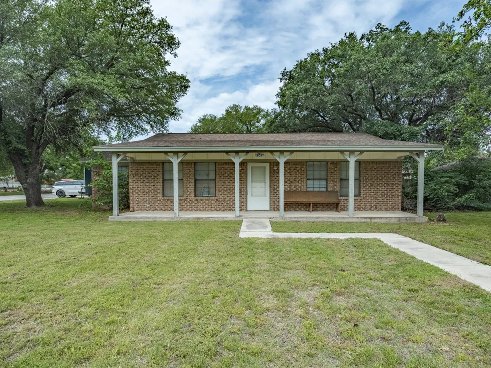 308 Oakwood Street Chico, TX 76431
