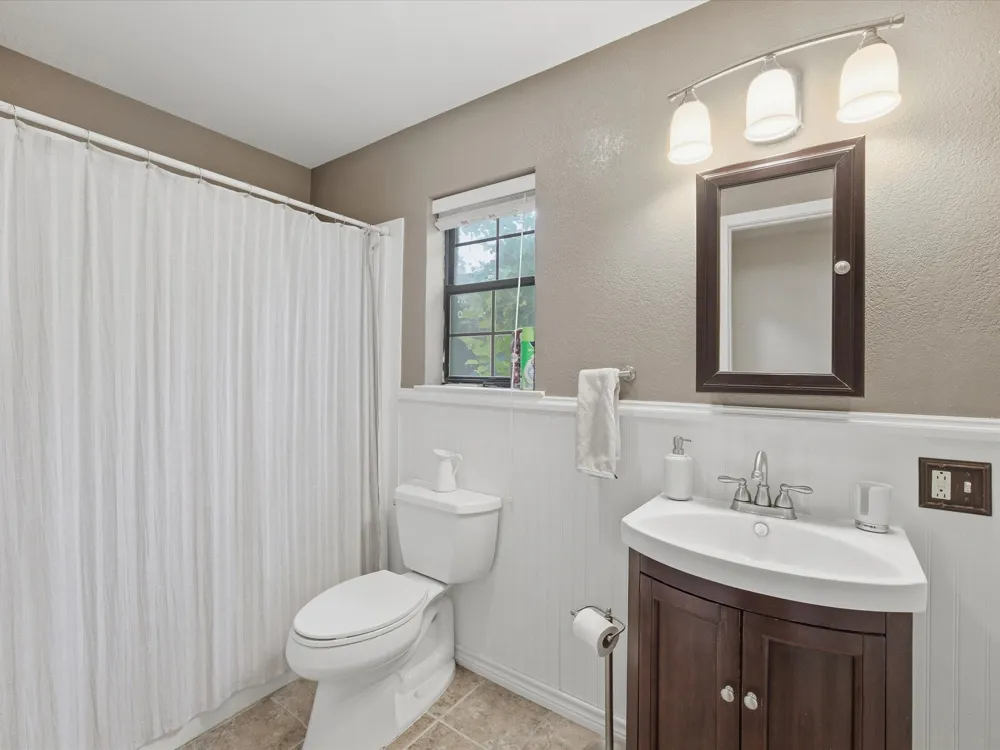308 Oakwood Street Chico, TX 76431
