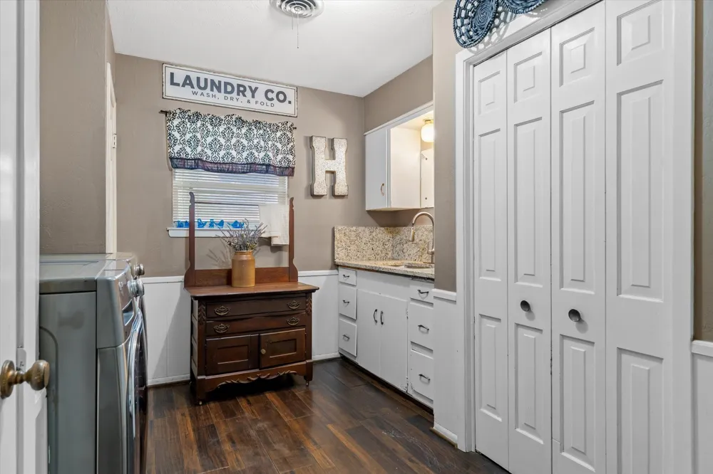 202 S Houston Street Edgewood, TX 75117