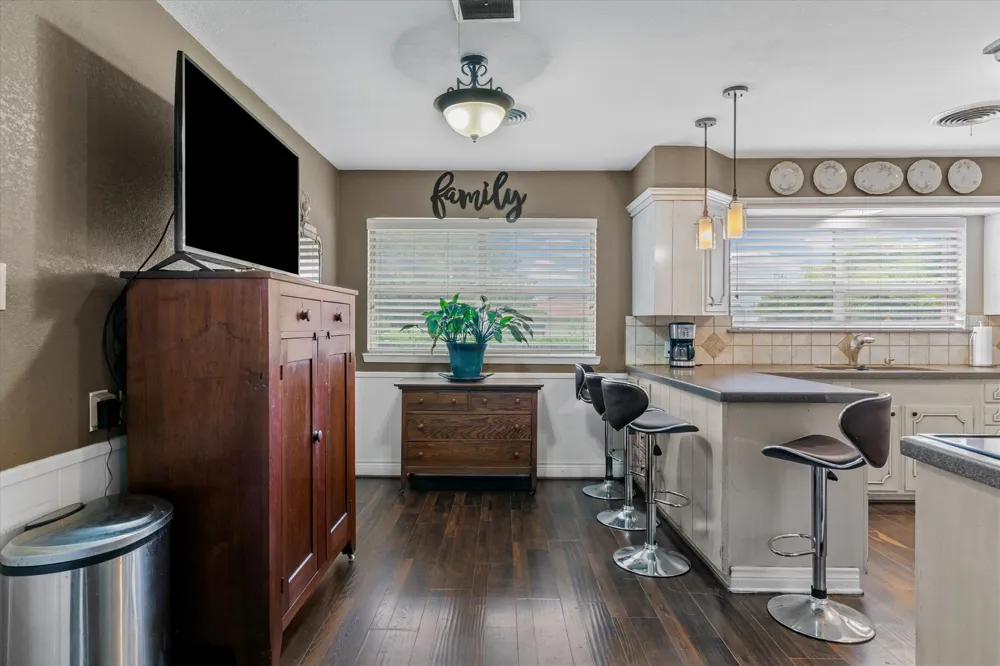 202 S Houston Street Edgewood, TX 75117