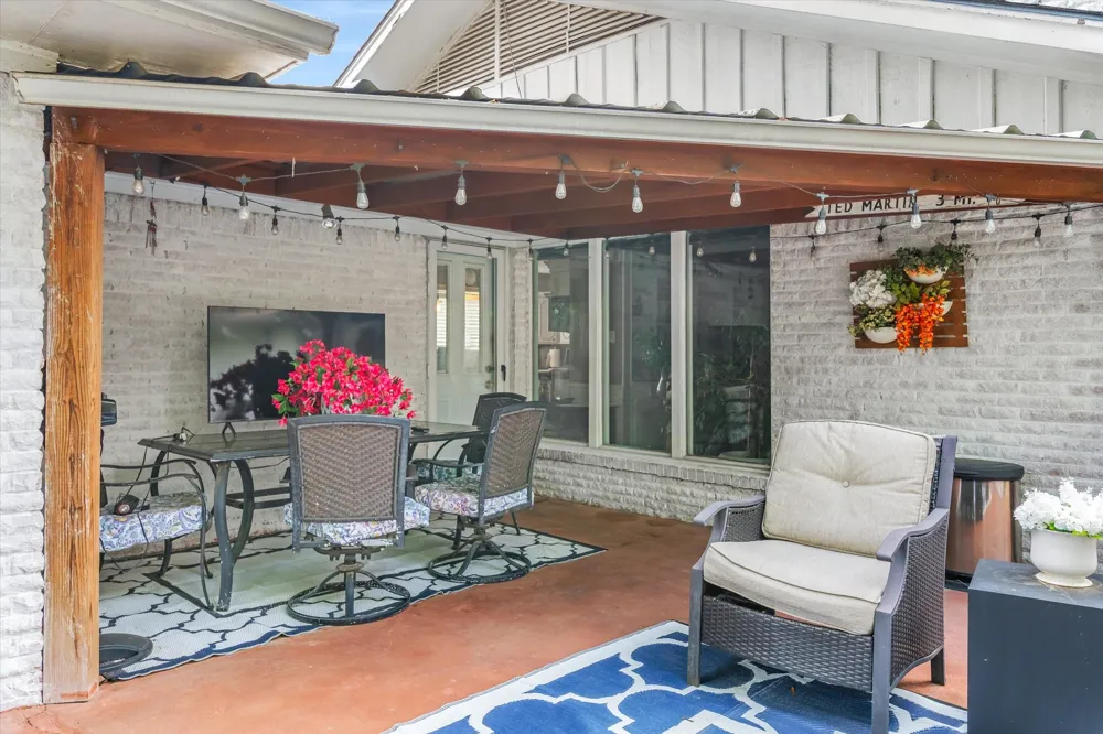 202 S Houston Street Edgewood, TX 75117