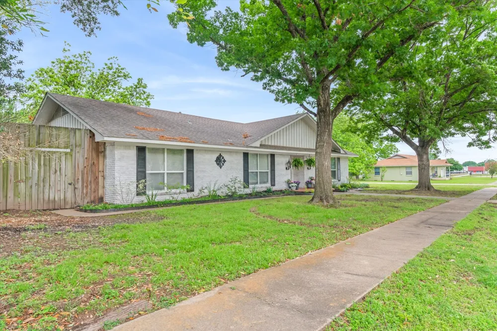 202 S Houston Street Edgewood, TX 75117