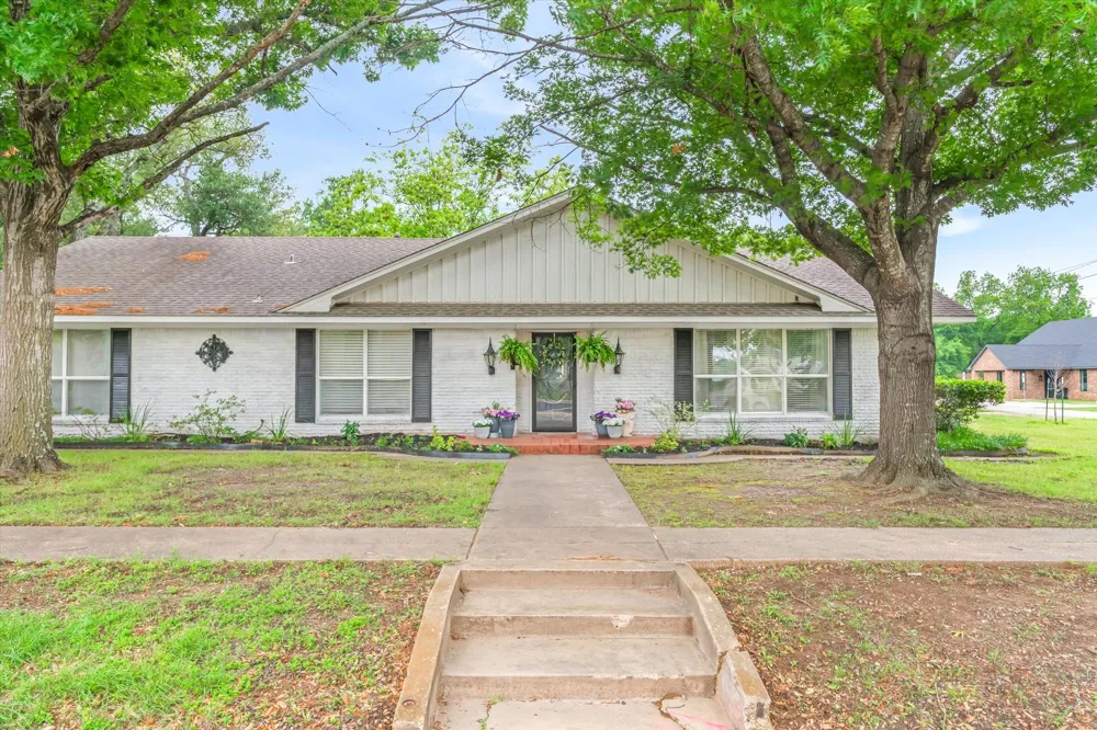 202 S Houston Street Edgewood, TX 75117