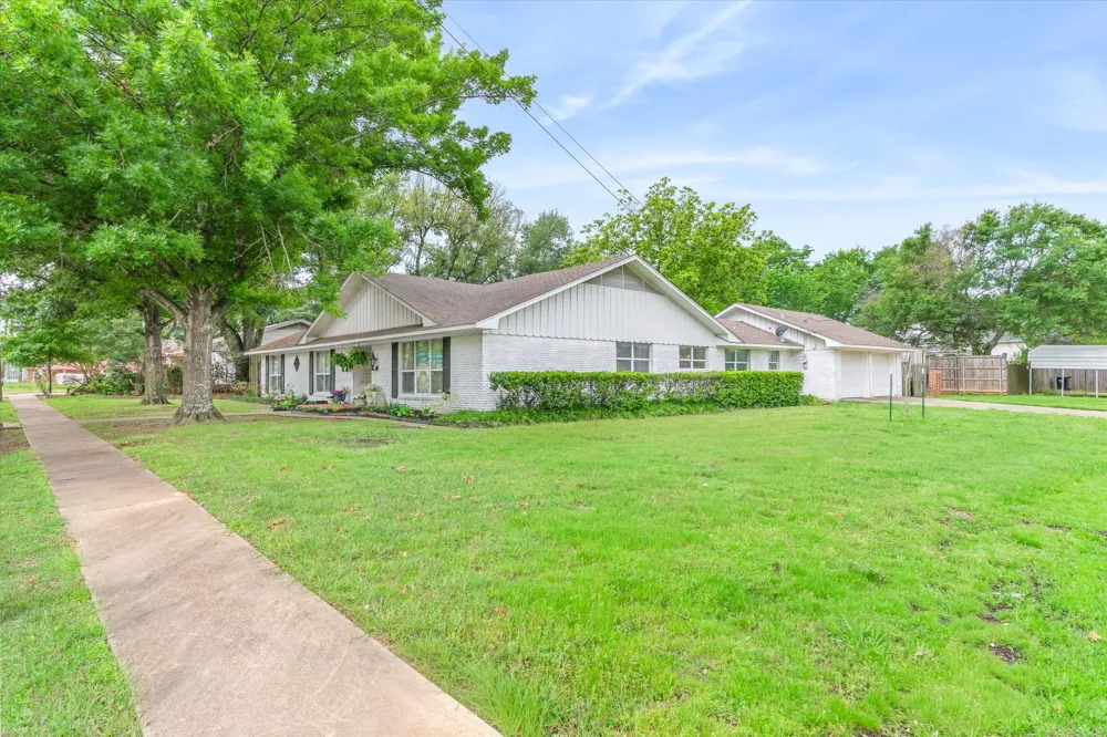 202 S Houston Street Edgewood, TX 75117