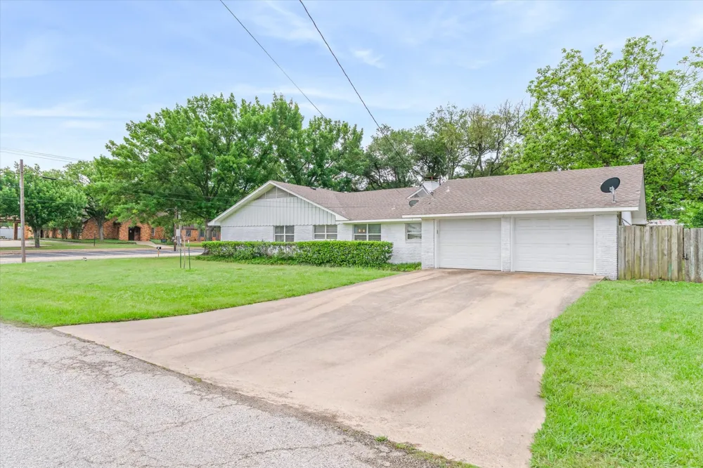 202 S Houston Street Edgewood, TX 75117