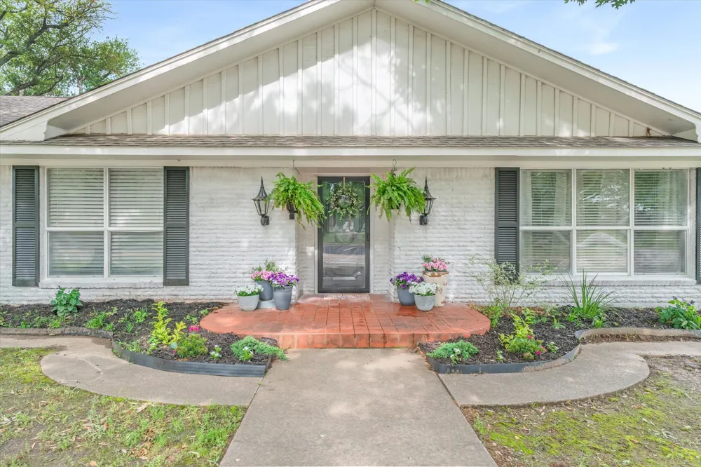 202 S Houston Street Edgewood, TX 75117