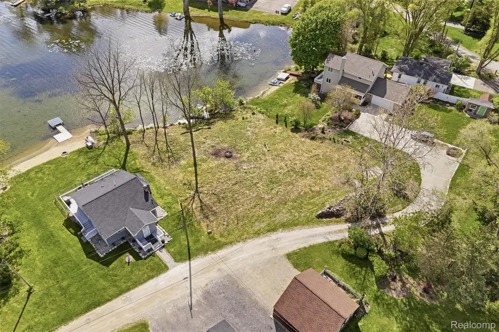Norene Drive Hamburg Township, MI 48139
