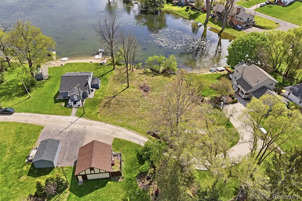 Norene Drive Hamburg Township, MI 48139