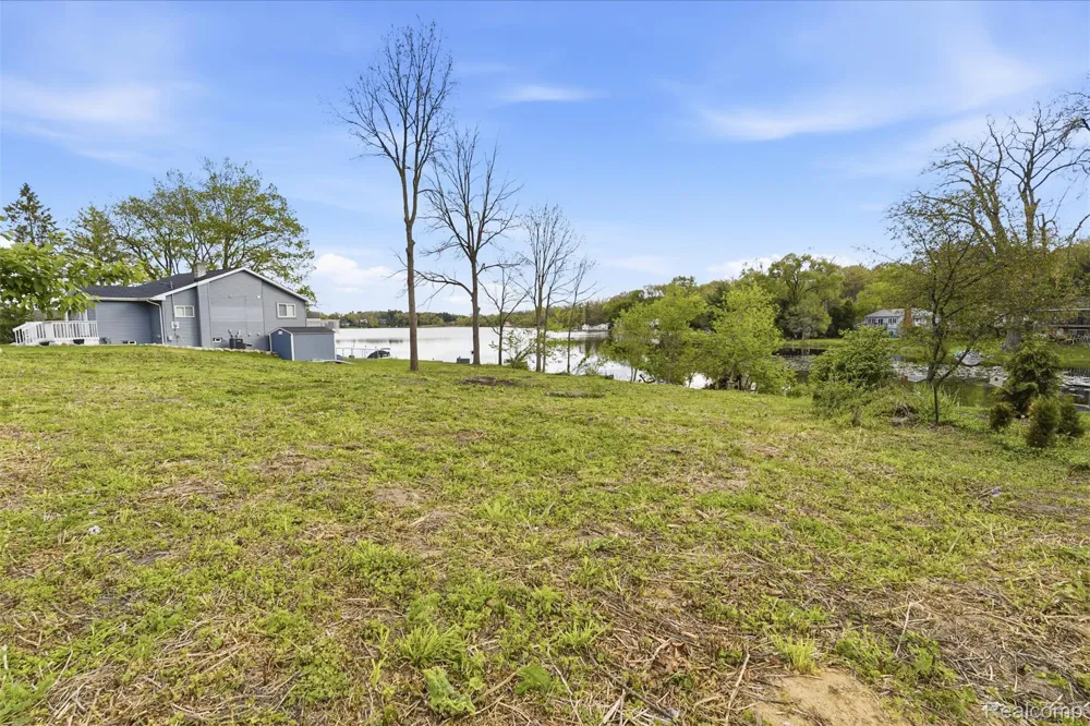 Norene Drive Hamburg Township, MI 48139