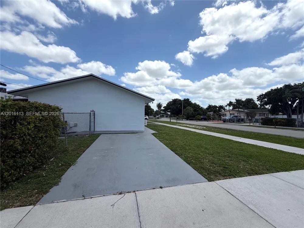 7993 SW 9th Ter Miami, FL 33144