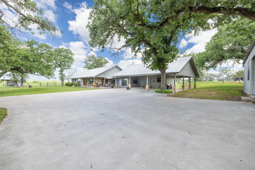 6589 State Highway 304 Harwood, TX 78632