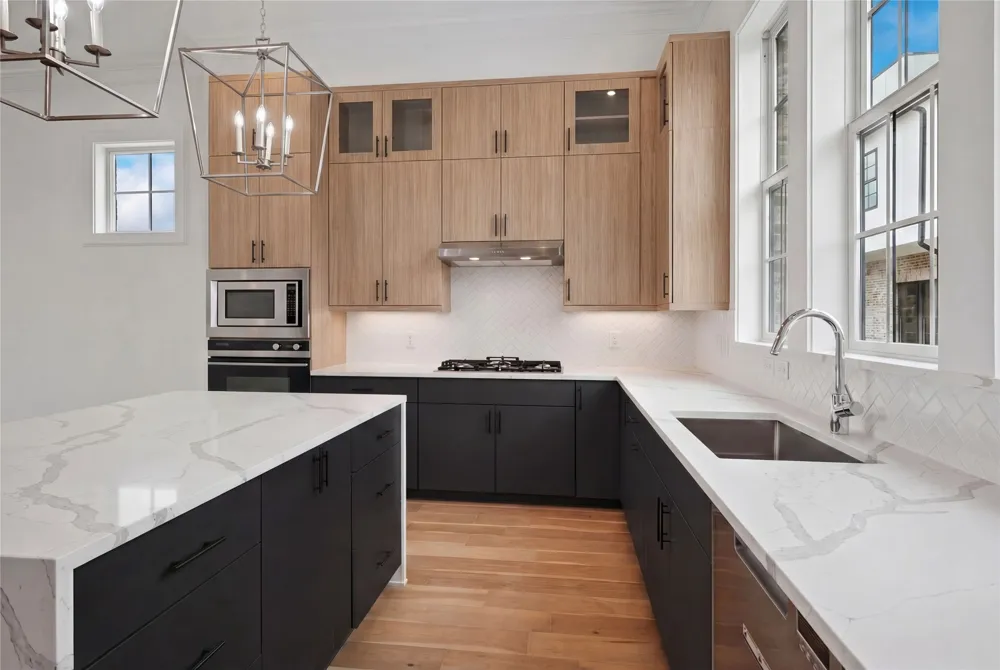 4080 Oak Circle Addison, TX 75001
