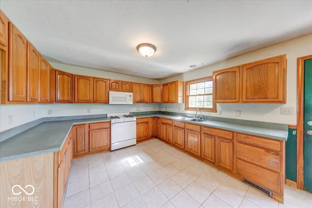 813 S 400 W Bargersville, IN 46106