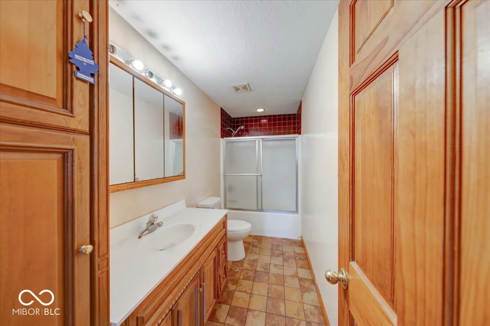 813 S 400 W Bargersville, IN 46106