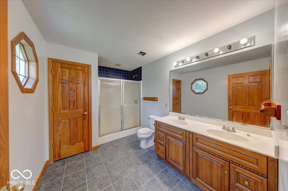 813 S 400 W Bargersville, IN 46106