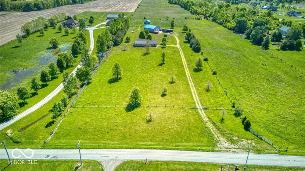 813 S 400 W Bargersville, IN 46106